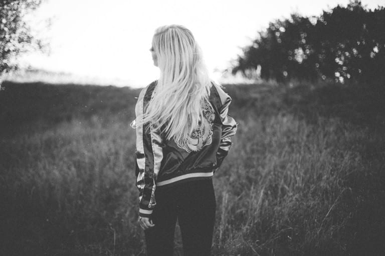 Track Review: Screaming Colors // Violet Days