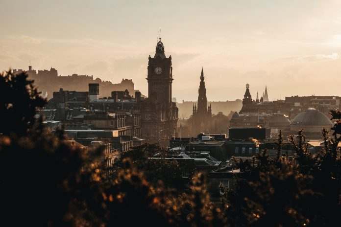 adam-wilson-ktDODr-3tvY-unsplash edinburgh