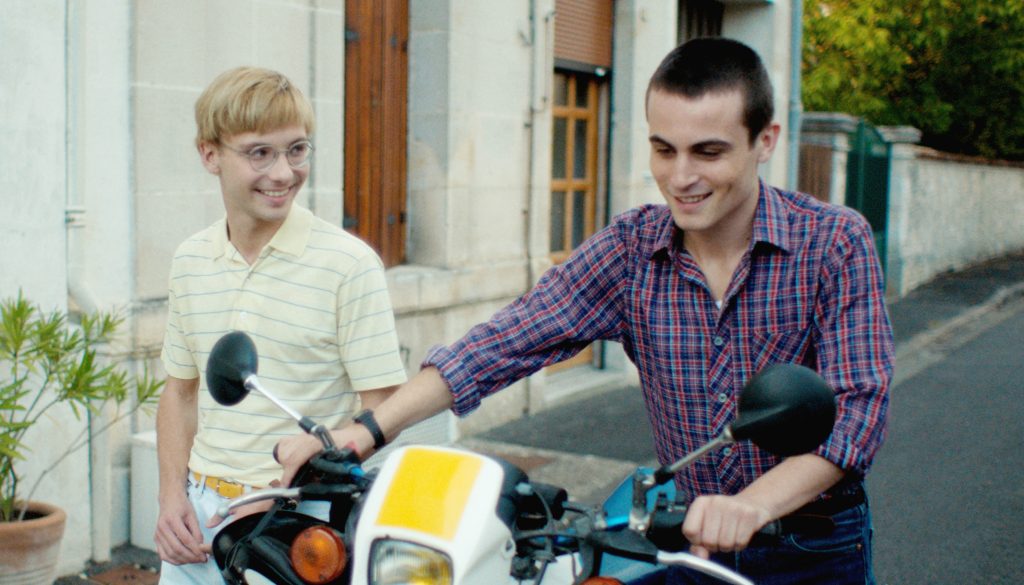 Stéphane (Jérémy Gillet) and Thomas (Julien De Saint Jean) in their youth in Lie with Me (2022)