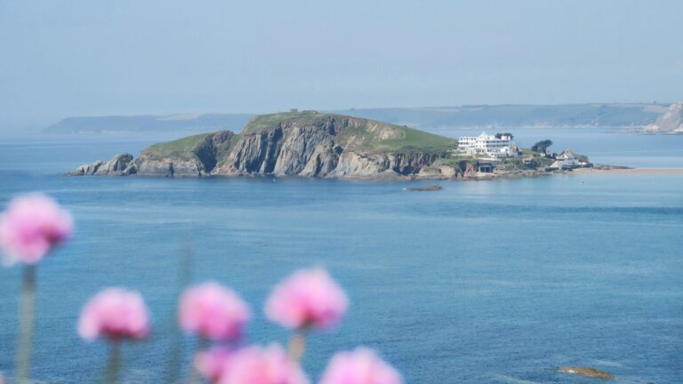 A Deep Dive Into Tropes: Getting Stranded