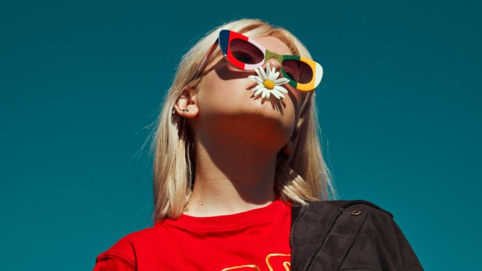 Fashion Identity Women Far-Right Fashion Identity Women Far-Right