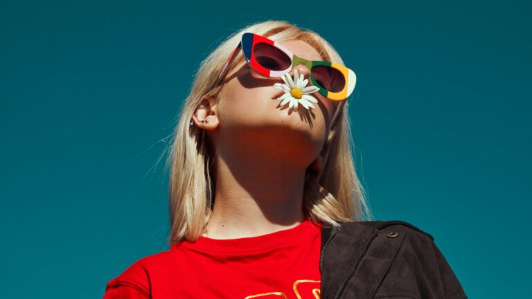 Fashion Identity Women Far-Right